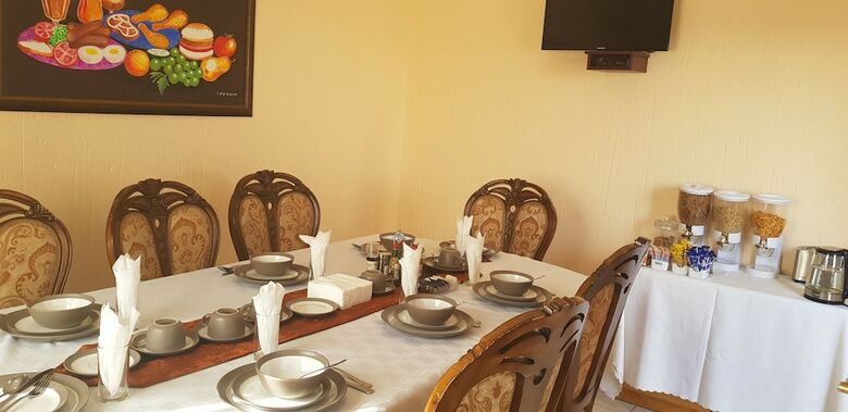 Hotel Ekuthuleni Guest House - Soweto