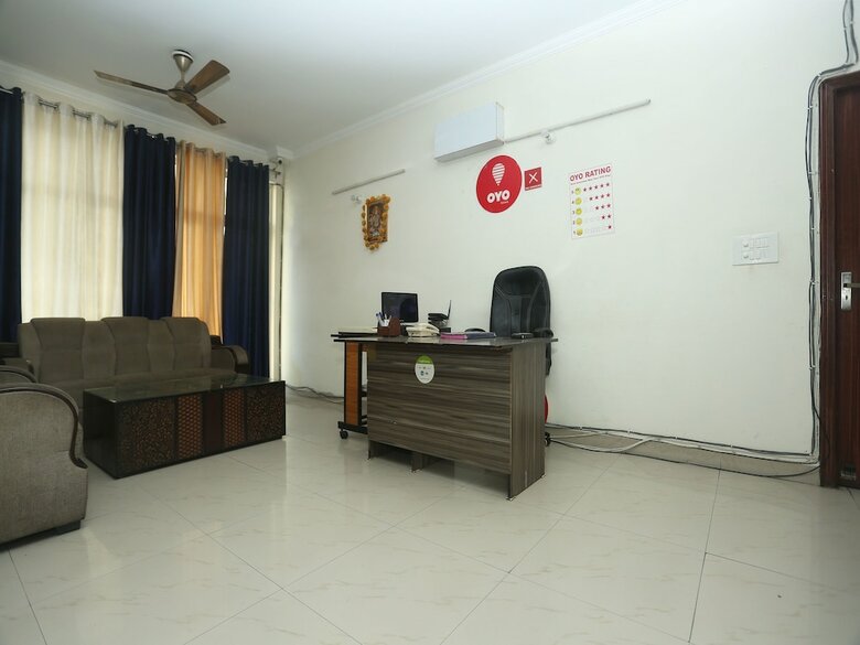 Hotel Oyo 5285 Apartment Impact Associates