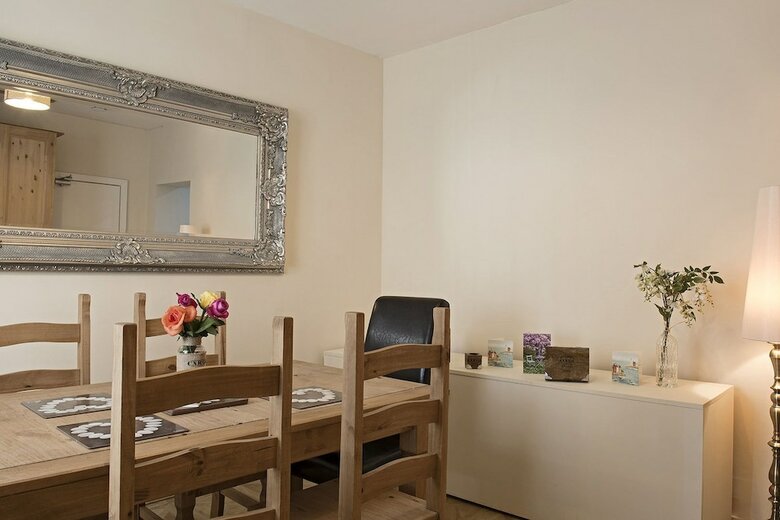 Hotel Cargo Cafe Apartments - Guest House