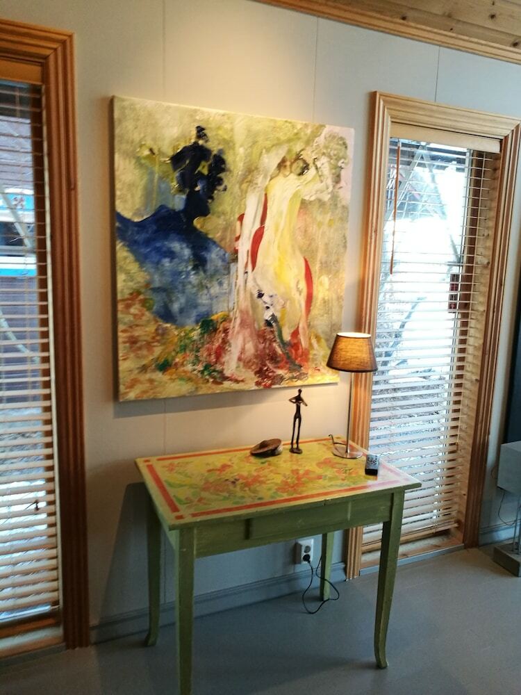B� Art Studio