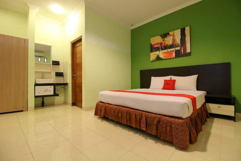 Hotel Reddoorz Plus @ Taman Siswa 2
