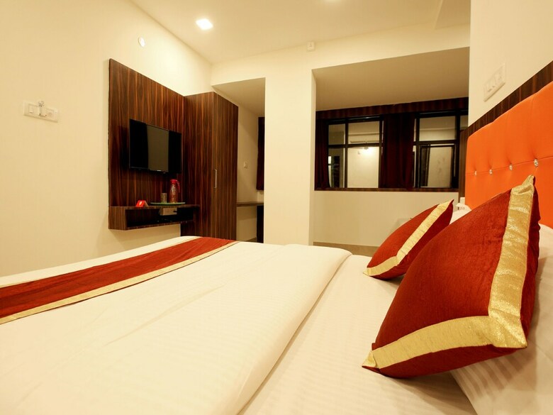 Hotel Oyo 12974 Ak International