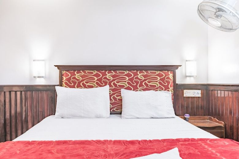 Guesthouser 3 Bhk Houseboat 147b