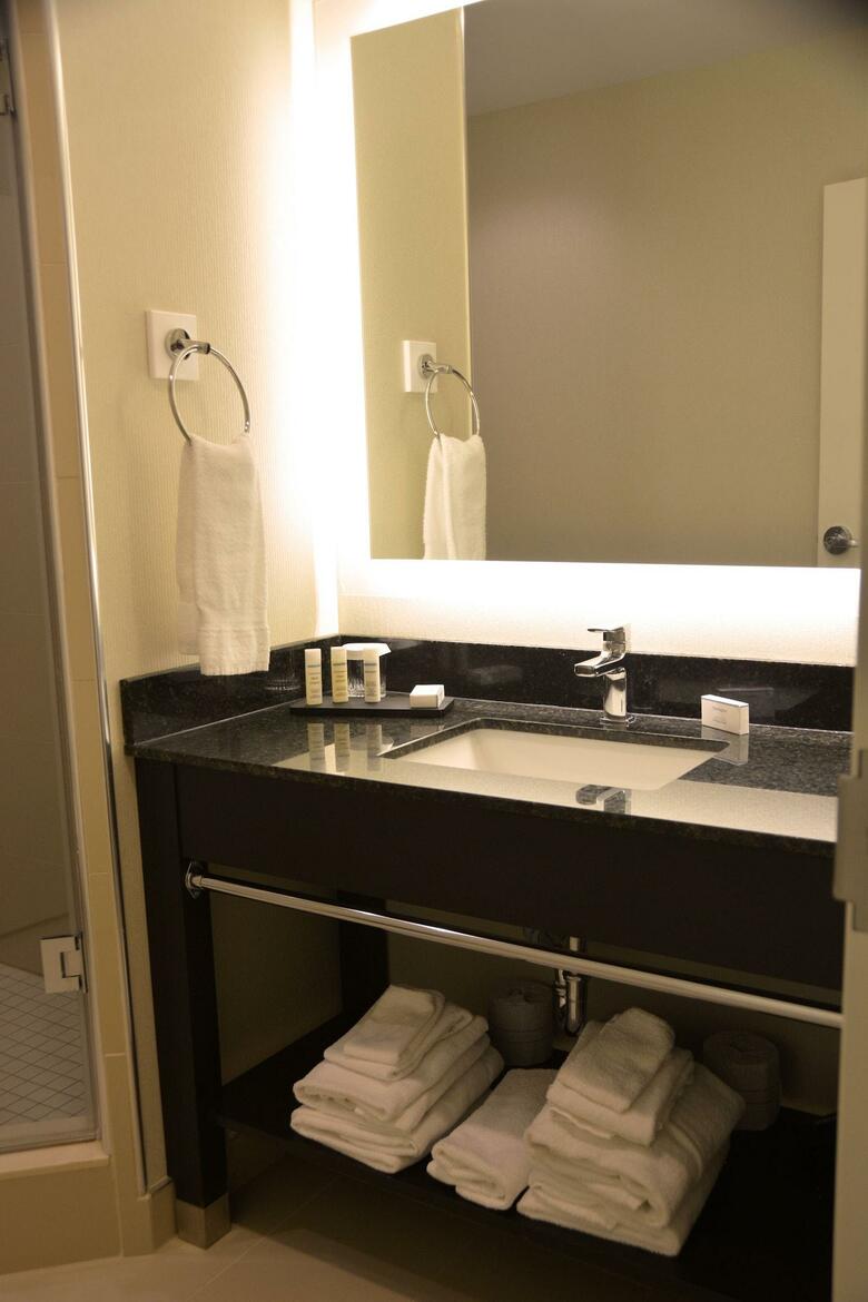 Tower Hotel At Fallsview