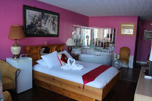 Motel Ritz Inn Niagara & Wedding Chapel
