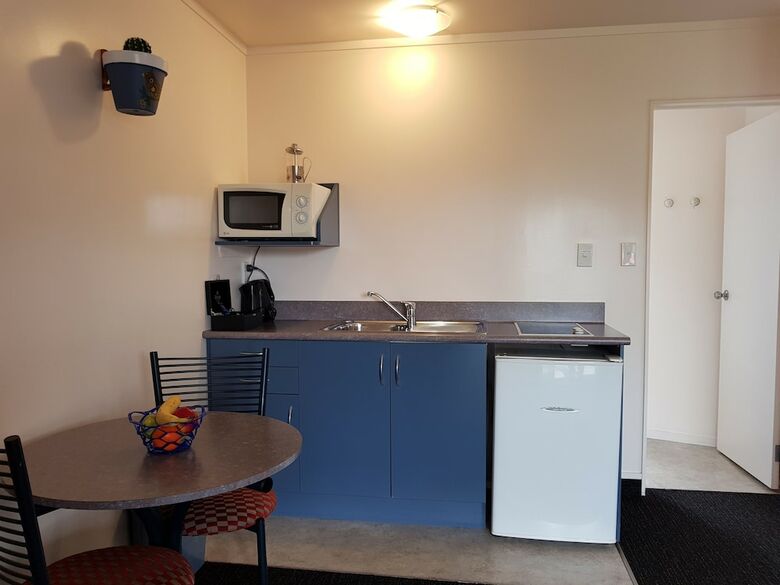 Avenue Heights Motel