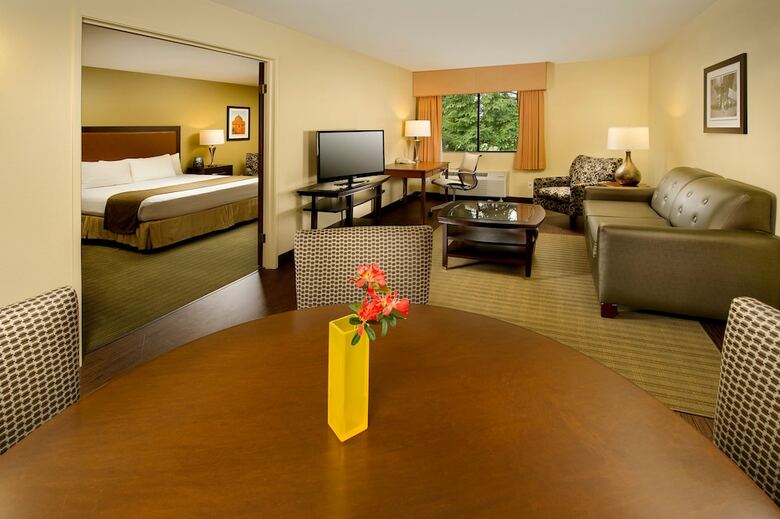 Hotel Best Western Plus Plaza By The Green