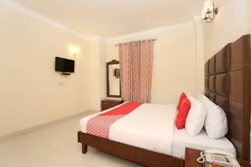 Oyo 12989 White Diamond Hotel