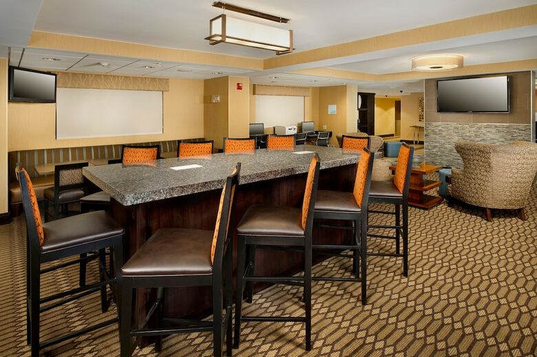 Hotel Holiday Inn Express Waldorf