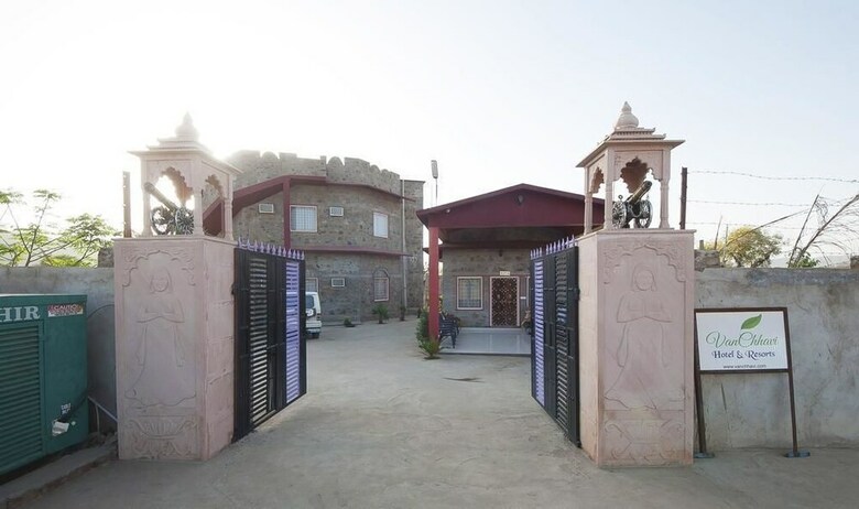 Hotel Van Chhavi Resort By Opensky
