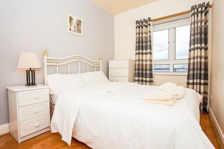 2 Bedroom Apartment 15 Minutes From City Centre