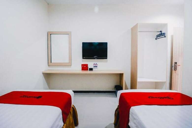 Hotel Reddoorz Plus Near Sultan Hasanuddin Airport