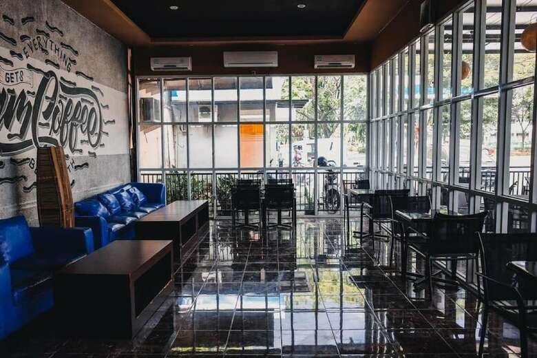 Hotel Reddoorz Plus Near Sultan Hasanuddin Airport