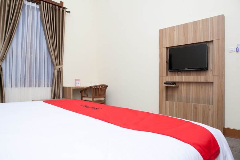 Hotel Reddoorz Plus Near Pasundan University