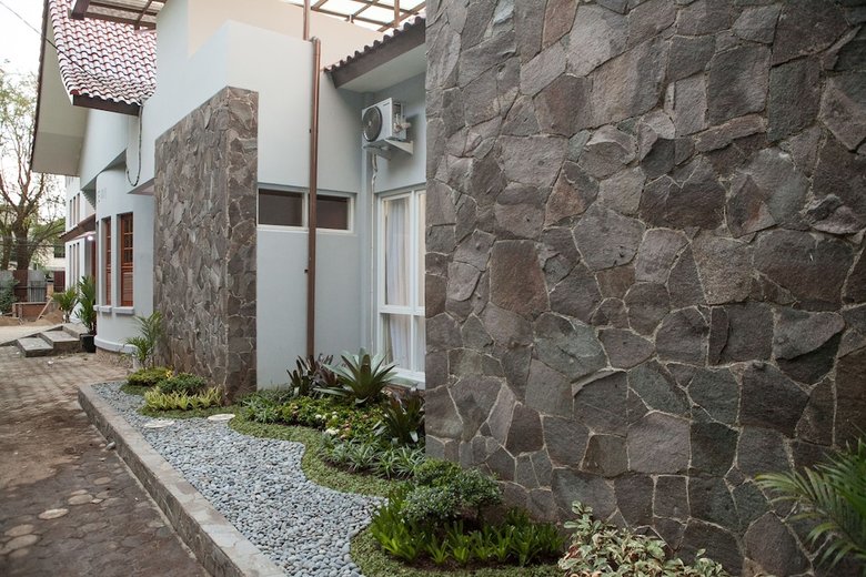 Hotel Reddoorz Plus Near Pasundan University