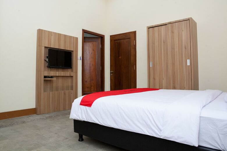 Hotel Reddoorz Plus Near Pasundan University