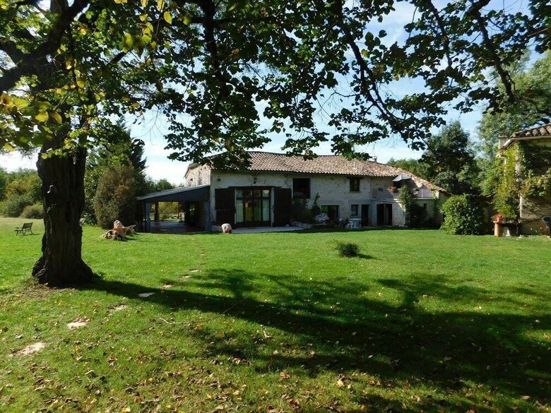 Hotel La Roane Yoga & Creativity Center