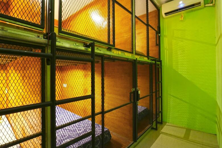 Hostal Kabin Kapsul Kayu Jati I - Hostel