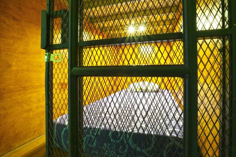 Hostal Kabin Kapsul Kayu Jati I - Hostel