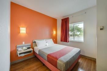 Motel 6 - Toronto - Brampton