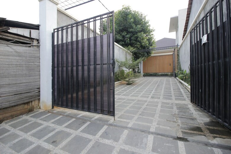 Hotel Reddoorz Plus Near Ragunan Zoo