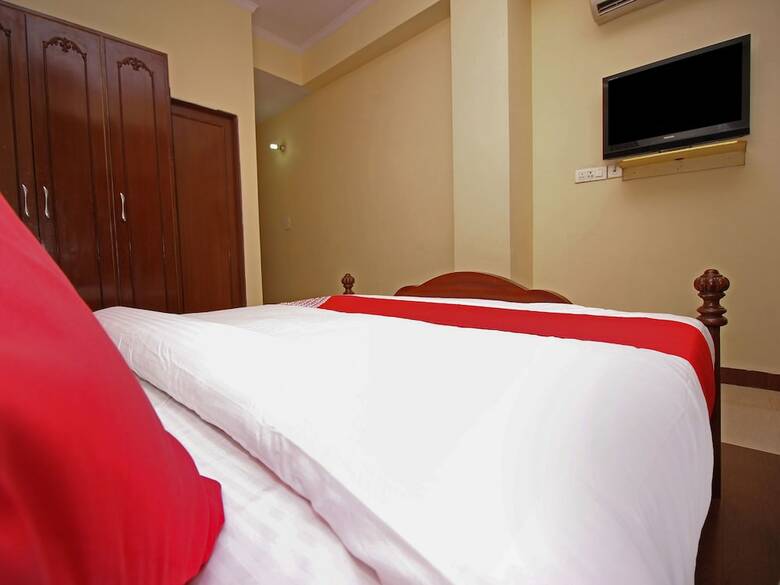 Hotel Oyo 15214 Mahal Rajwada Resort