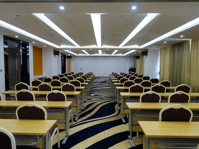 Holiday Villa Hotel & Residence