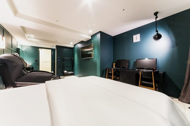 Nine Hotel
