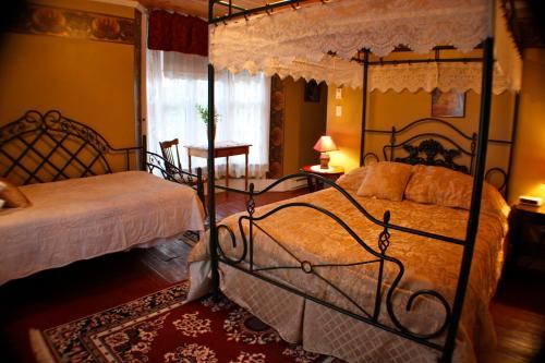 Posada Bishop White Manor