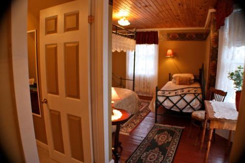 Posada Bishop White Manor
