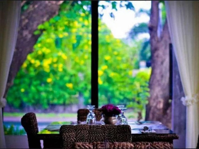 Farmhouse Hotel & Cafe