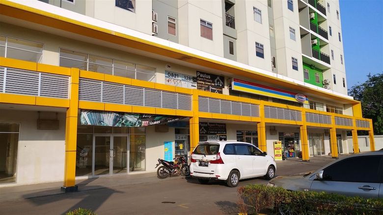 Easy Access To Mall Green Pramuka Apartment