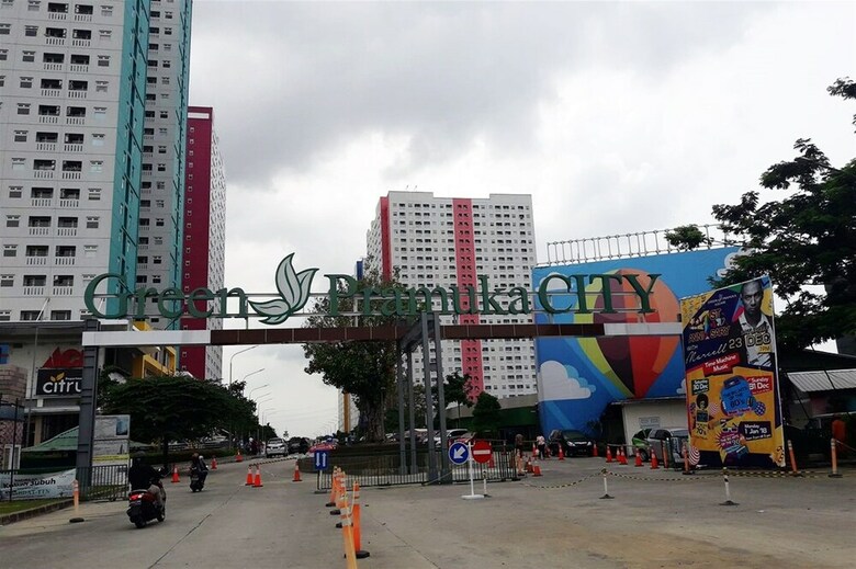Easy Access To Mall Green Pramuka Apartment