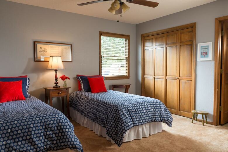 Bed & Breakfast Cedar Crest Lodge