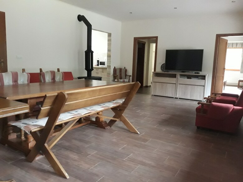 Hotel V�r�s-cser Vend�gh�z