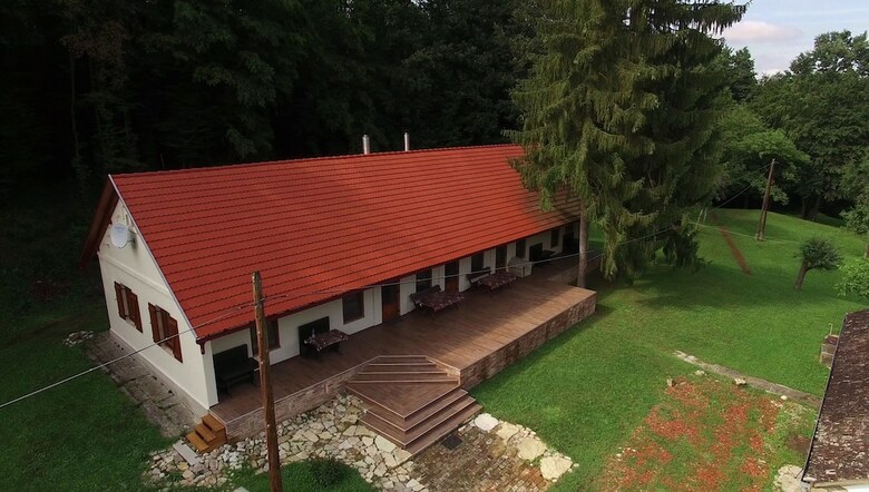 Hotel V�r�s-cser Vend�gh�z