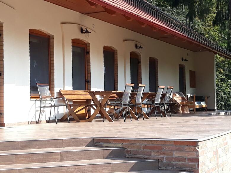 Hotel V�r�s-cser Vend�gh�z