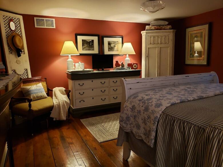 Posada Applesauce Inn Bed And Breakfast