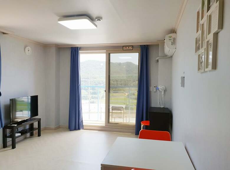 Black Beach Pension