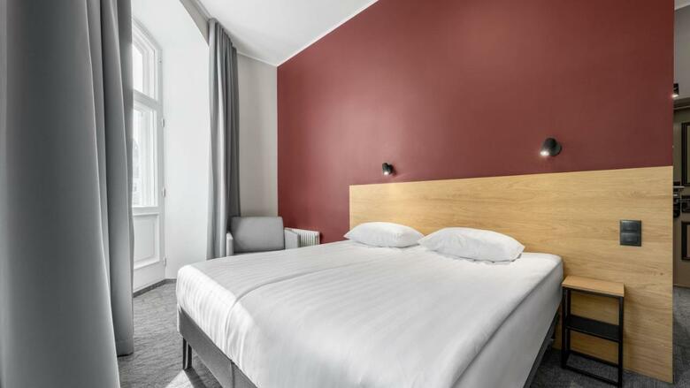 Meriton Old Town Hotel