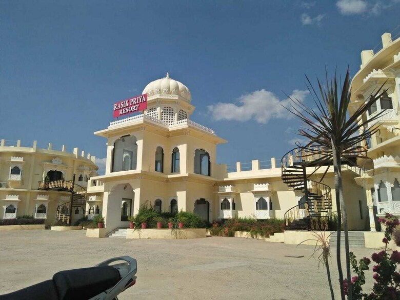 Hotel Rasik Priya Resort