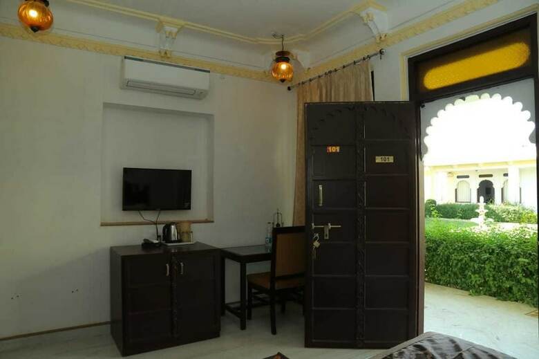 Hotel Rasik Priya Resort