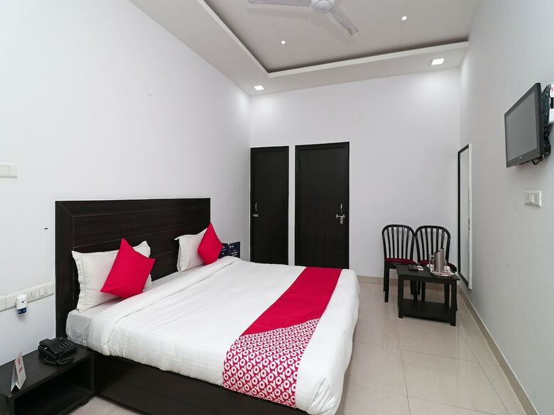 Hotel Oyo 16080 The Royal Orchid