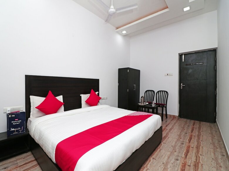 Hotel Oyo 16080 The Royal Orchid