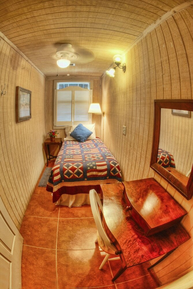Kuebler Waldrip Haus Bed And Breakfast