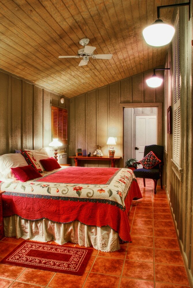 Kuebler Waldrip Haus Bed And Breakfast