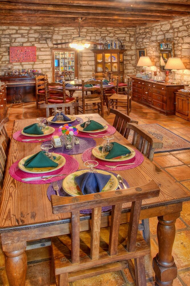 Kuebler Waldrip Haus Bed And Breakfast