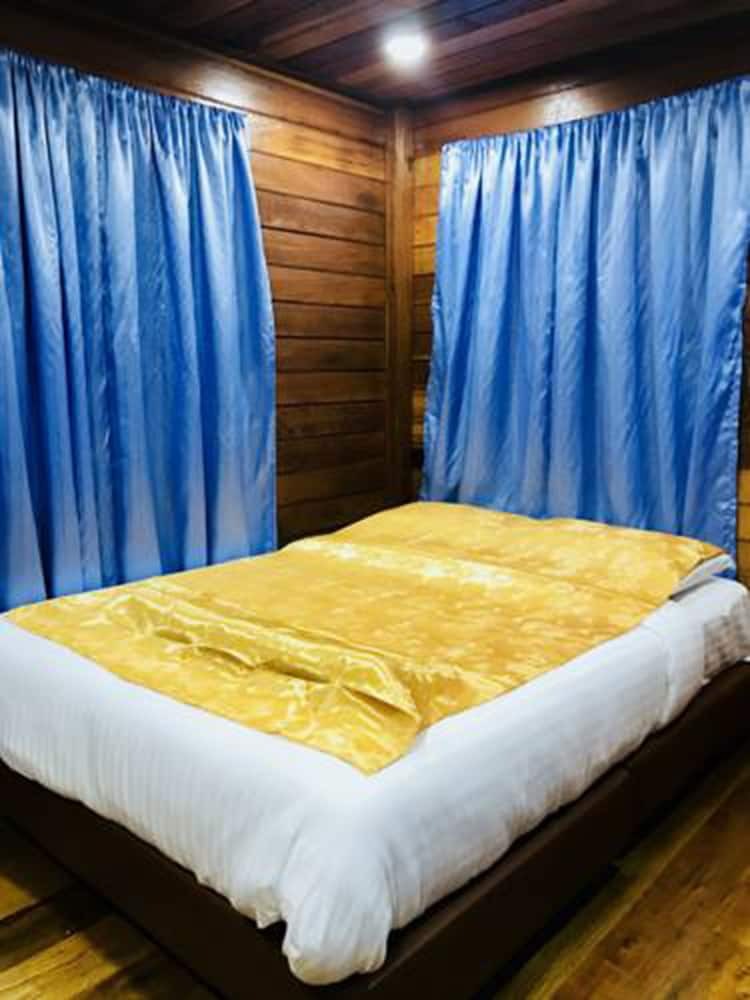 Hotel We Care Resort