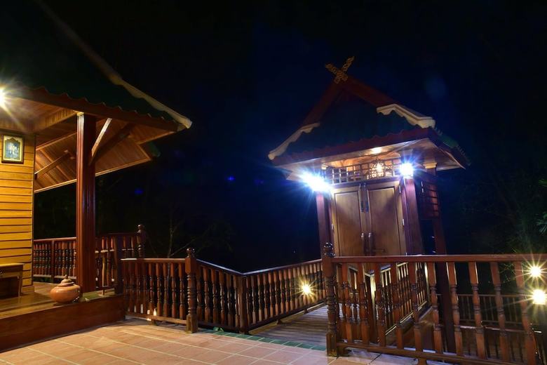 Hotel Riverside Home