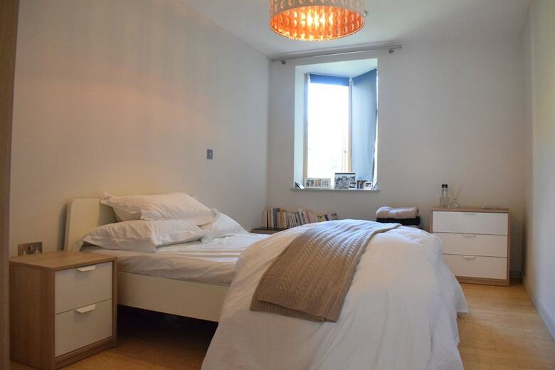 Apartamentos Modern 2 Bedroom Flat With Balcony
